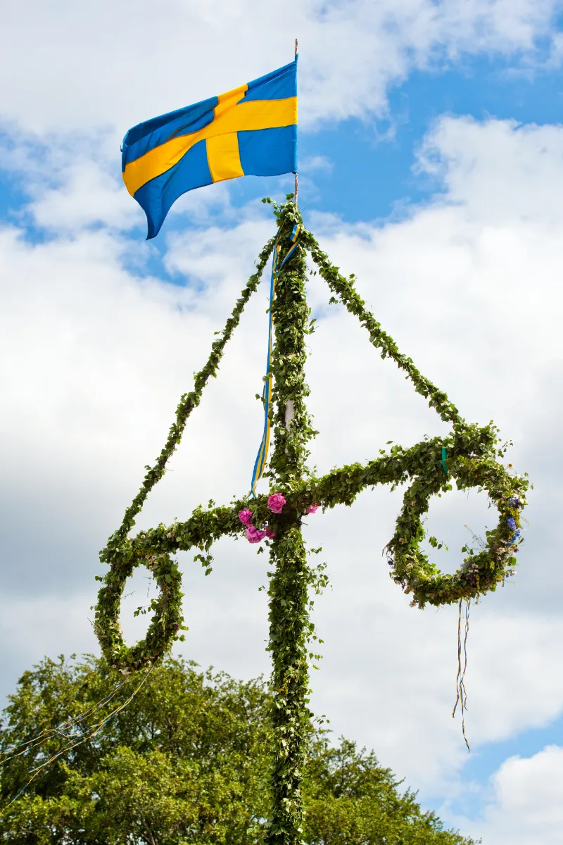 Sydhiss önskar Glad Midsommar